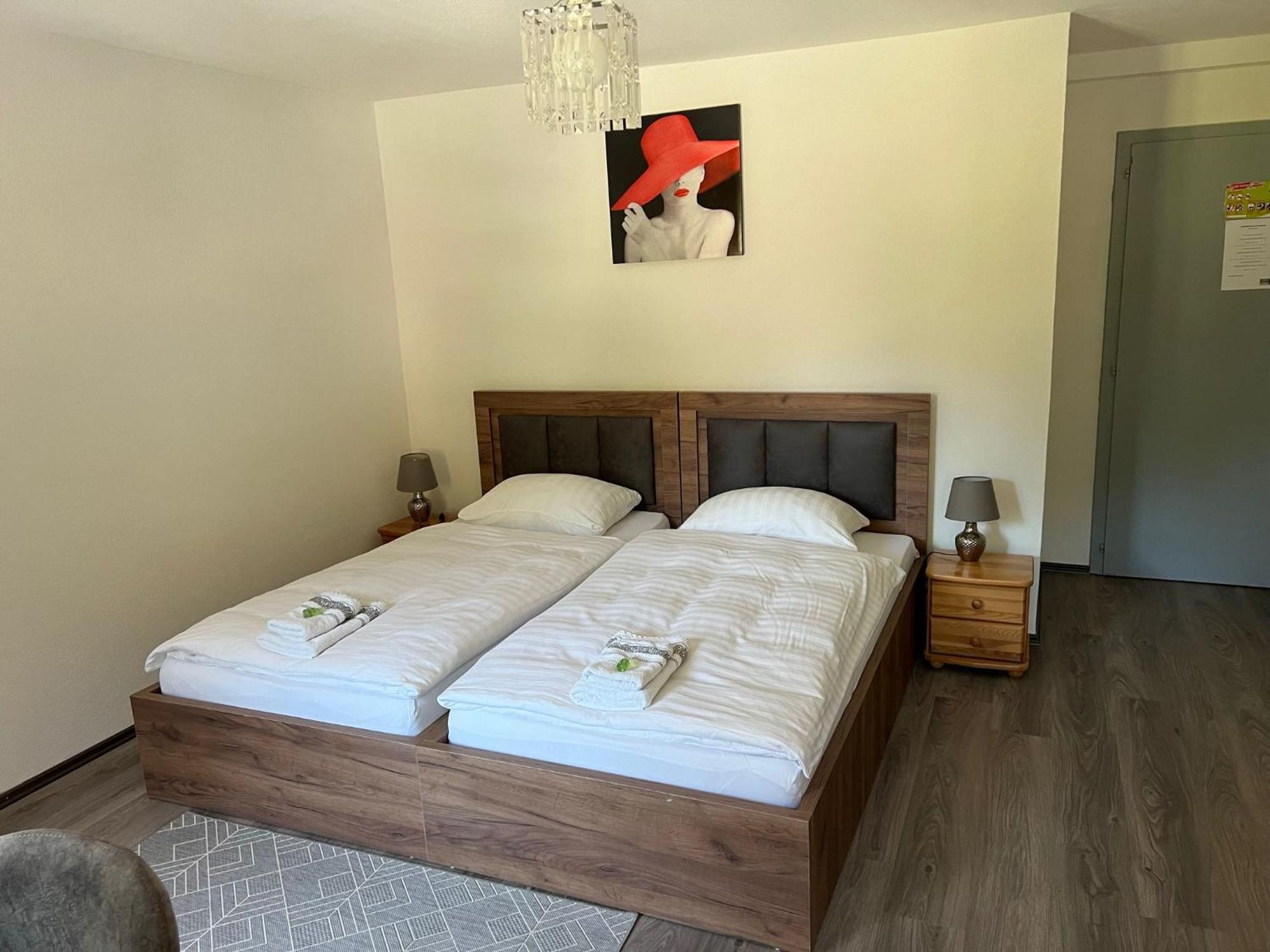 Hotel Restaurant Du Moulin Fleurier Екстер'єр фото